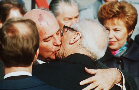 The Kiss of DeathReporters / Associated Press / Boris Yurchenko7 October 1989