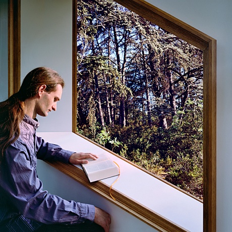 Man Reading by a WindowHiryczuk / Van Oevelen2005